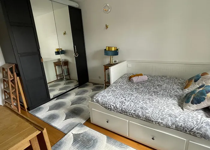 Grand Familial Parisien, Avec Balcon Et Parking *